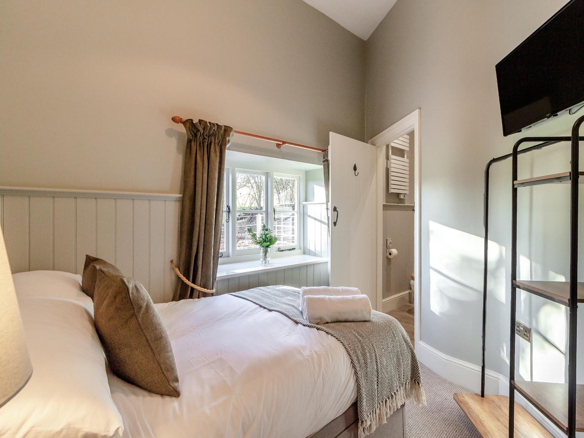 The Lodge Wonastow ภายนอก รูปภาพ