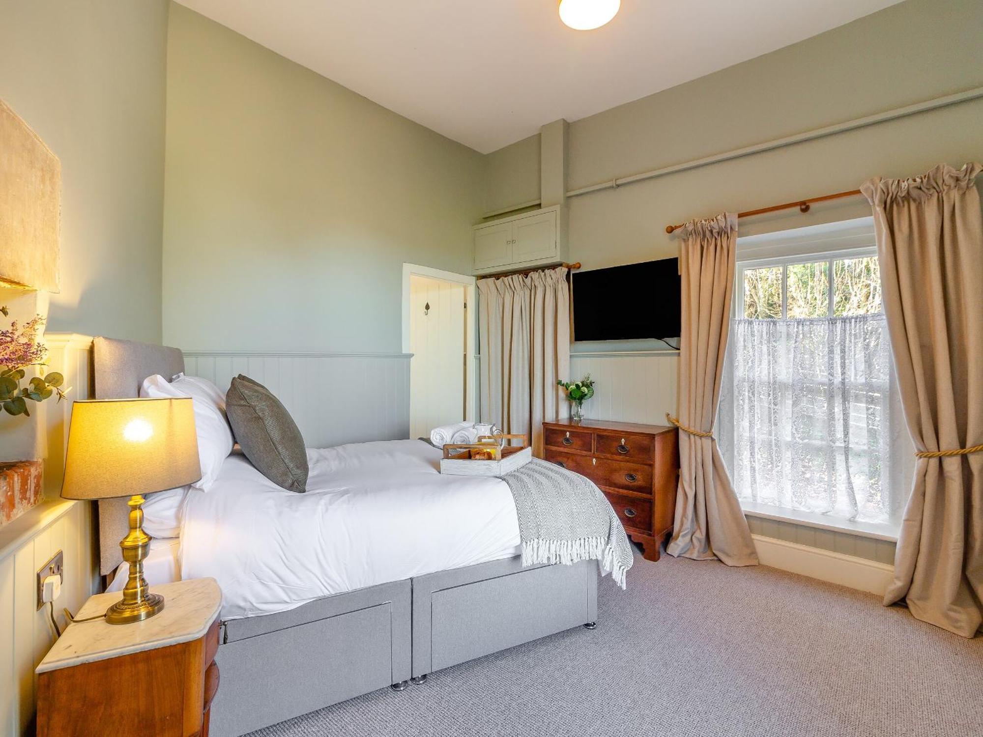 The Lodge Wonastow ภายนอก รูปภาพ
